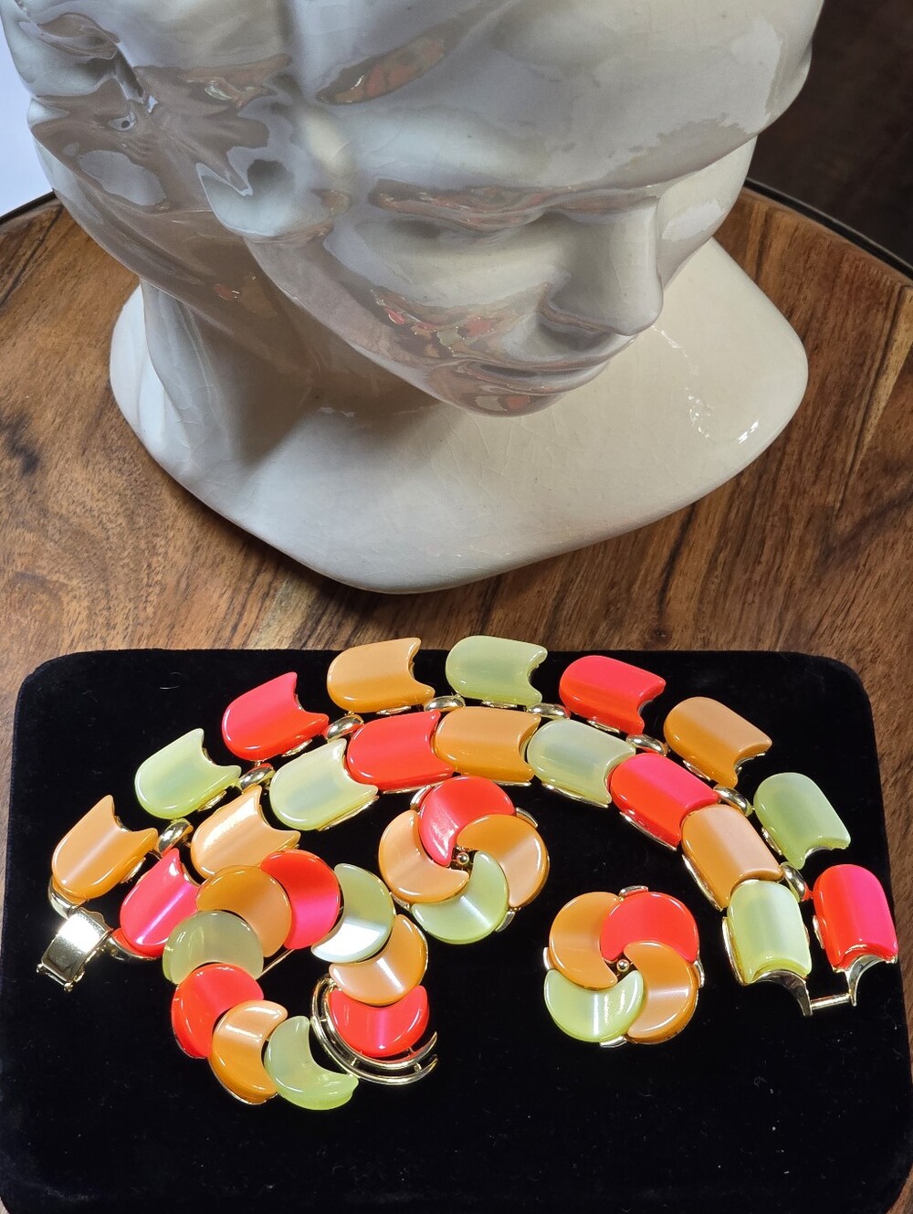 Lisner Thermoset Demi Parure Peach Orange & Lime Green Braclet Brooch & Clips